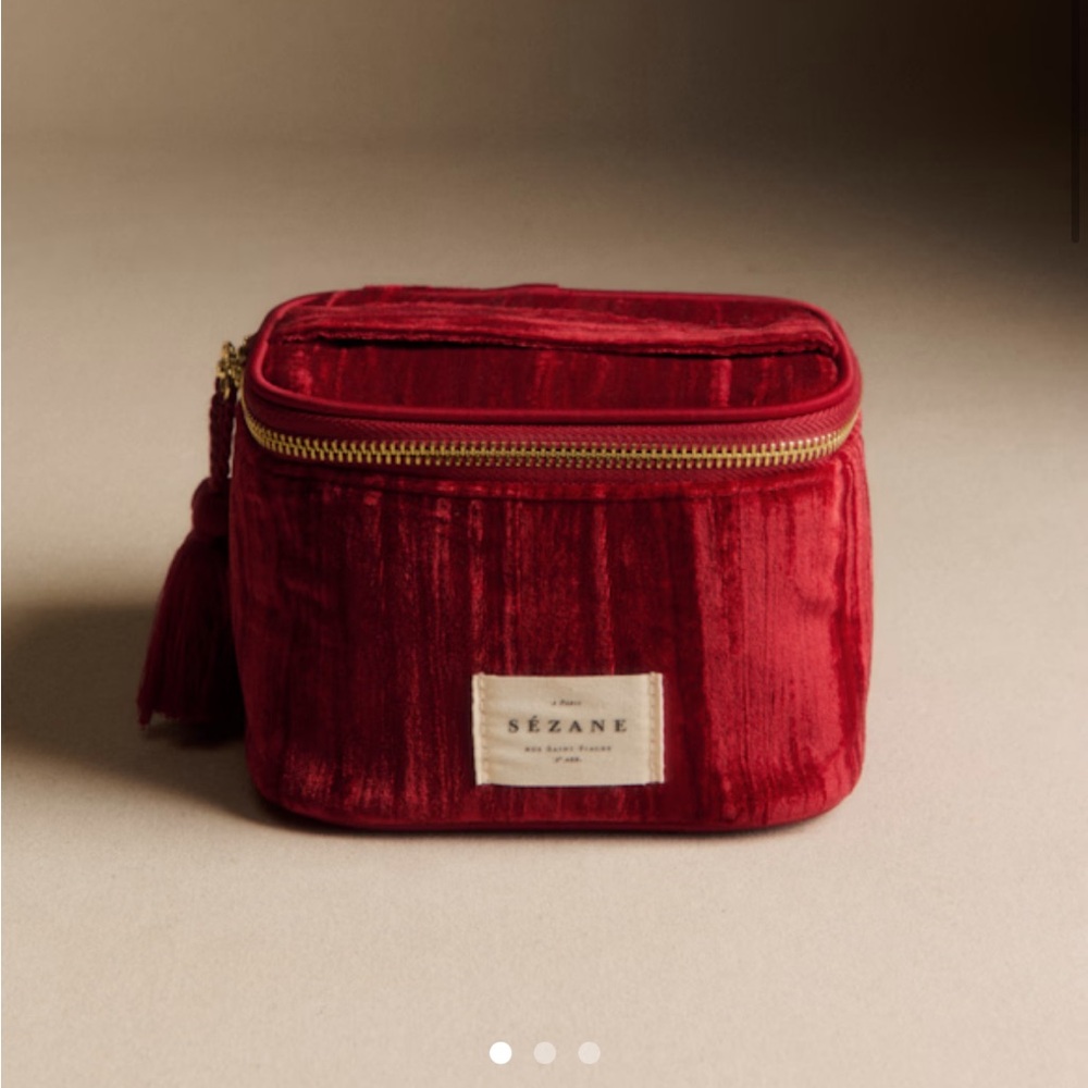 [new] mini vanity in red crushed velvet